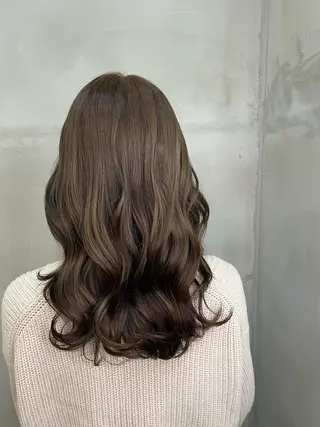 カラー 益 佑夏のヘアスタイル