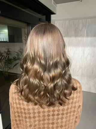 カラー Lapis 莉穂のヘアスタイル