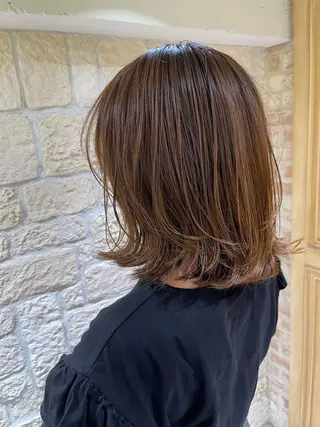 ミディアム 千代 夏輝のヘアスタイル