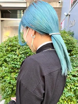 セミロング カラー RAIMA ケアハイトーンのヘアスタイル