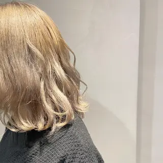 ミディアム カラー カジュアルを女っぽく 𝗮𝘆𝗮𝗰𝗼のヘアスタイル