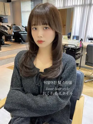 セミロング カラー 韓国🇰🇷レイヤー 映える顔周り🩷のヘアスタイル