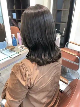 ミディアム カラー 青沼夏未/オリーブ/ 寒色カラーのヘアスタイル