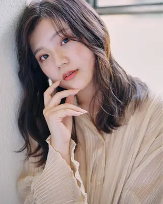 セミロング カラー 岡村 玲奈のヘアスタイル