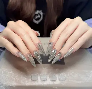 ネイル Hin Nailsのネイルデザイン