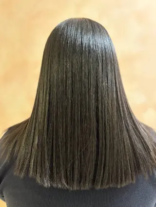 セミロング オノ ビビのヘアスタイル