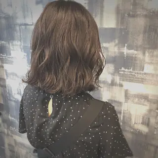 ミディアム カラー 日高 香織のヘアスタイル