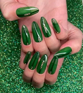 ネイル VIERU 🌈🎀💖のネイルデザイン