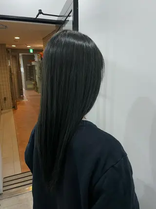 ロング カラー ニシザカ マナのヘアスタイル
