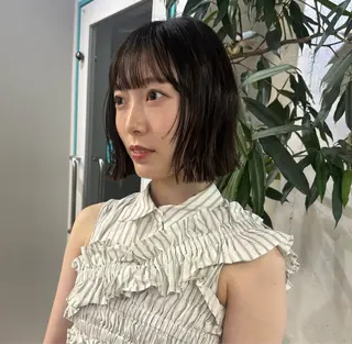 ショート 小顔に見えるボブ 透明感カラー🪽のヘアスタイル