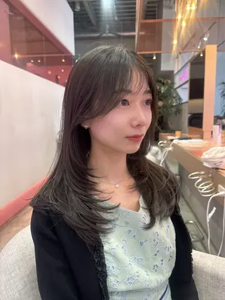 セミロング 艶カラー✨レイヤー 𝐚𝐲𝐚𝐤𝐚のヘアスタイル