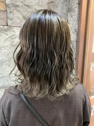 ミディアム カラー 蓮見  友里のヘアスタイル