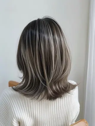 ミディアム motoトップカラー リスト/ブリーチカラのヘアスタイル