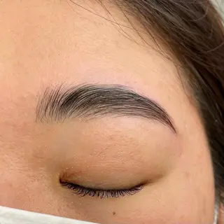 アイブロウ 鍵山 千秋のヘアスタイル