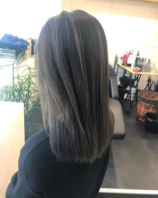 セミロング カラー RU RIのヘアスタイル