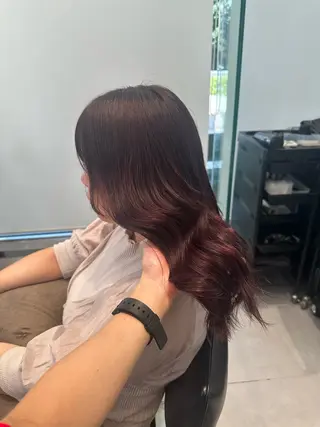 セミロング カラー ミオ💎ショート 透ける暗髪のヘアスタイル