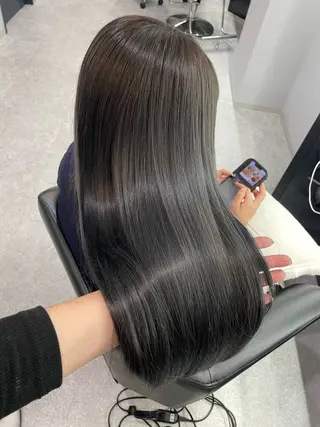 ロング カラー 岡留 愛美のヘアスタイル