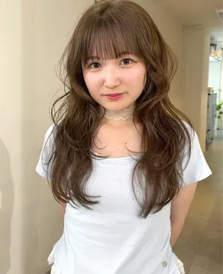 ロング カラー mizuki/ピンク ベージュ.レイヤーのヘアスタイル