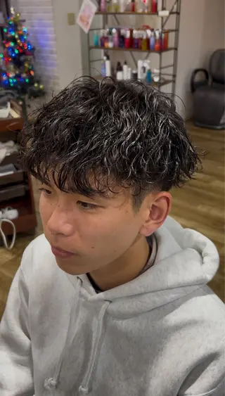 ミディアム パーマ メンズ 鶴田 将清のヘアスタイル