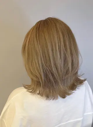 ミディアム カラー 宮原 佳苗のヘアスタイル