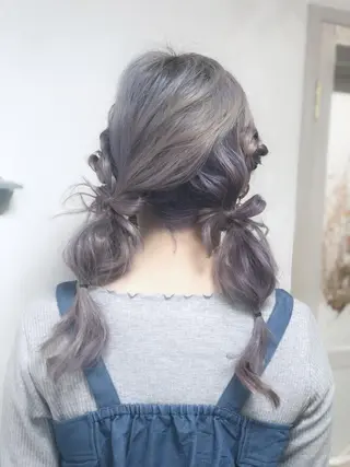 セミロング カラー パーマ ヘアアレンジ 推し活専用 【派手髪】飯野ゆかりのヘアスタイル