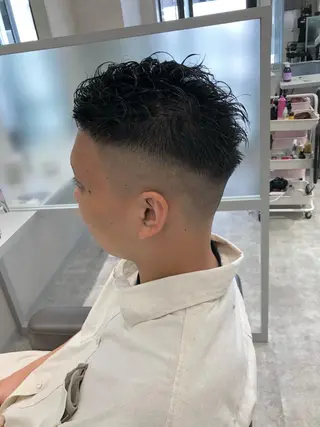 ショート カラー パーマ メンズ 関西センターパート メンズモデル募集のヘアスタイル
