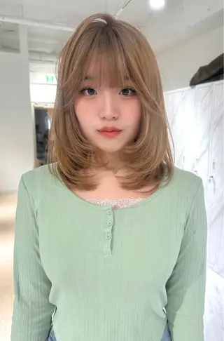 ミディアム レイヤーカット🫧 🎀Tomoka🎀のヘアスタイル