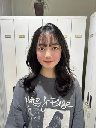 ロング レイヤー 艶々カラーのヘアスタイル