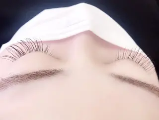 マツエク・マツパ 中村 眞歩のヘアスタイル