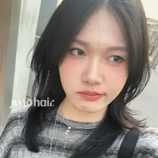 ミディアム 韓国レイヤー🪽 無重力パーマナツキのヘアスタイル