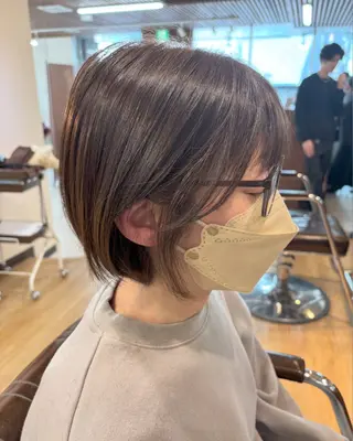 ショート カラー 透明感ブラウン｜ レイヤー｜小寺 葵のヘアスタイル