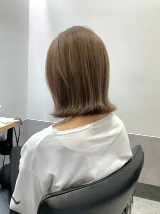 ミディアム カラー SAKINO. ベージュカラーのヘアスタイル