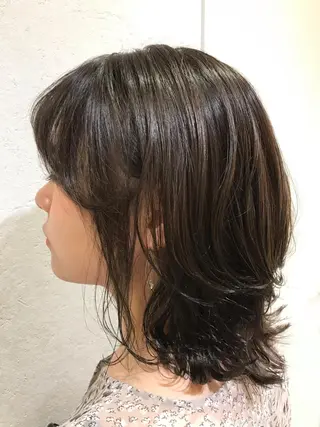 ミディアム カラー スズキ シオリのヘアスタイル