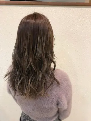 ロング 中川 茜里のヘアスタイル