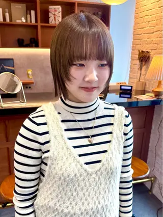 ショート カラー 透け感カラー/ momo🦕🌱のヘアスタイル