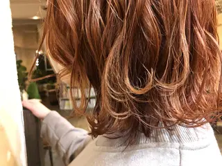 ミディアム カラー M. YURIのヘアスタイル