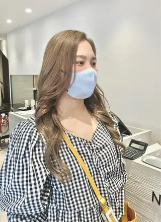 ロング カラー サキ🤍ハイトーン 🩰くびれ巻きヘアのヘアスタイル
