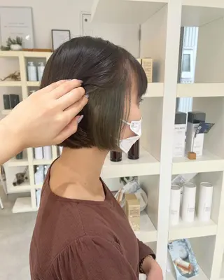 ショート カラー 長山 茉白のヘアスタイル