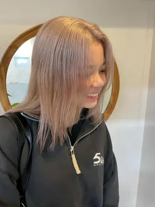 ミディアム カラー ネイル マツエク・マツパ アイブロウ ⭐ハイトーンブリーチ ミルクティーピンクのヘアスタイル
