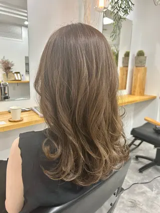 セミロング カラー コバヤシ リョウのヘアスタイル