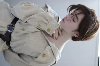 ショート カラー 鍵山 千秋のヘアスタイル