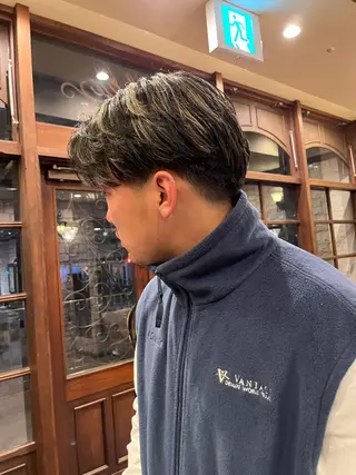 ショート カラー メンズ 縮毛矯正／艶カラー アオキタイキのヘアスタイル