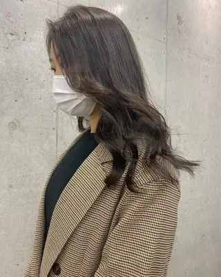 ロング カラー オリーブ/アッシュ やわらか透明感カラーのヘアスタイル