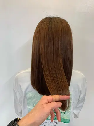 ミディアム カラー トップ スタイリストのヘアスタイル