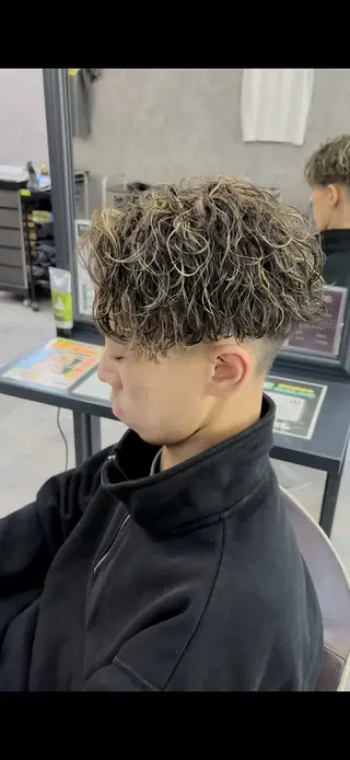 ショート カラー パーマ メンズ シュンヤ🔥メンズ パーマ特化🔥新小岩のヘアスタイル