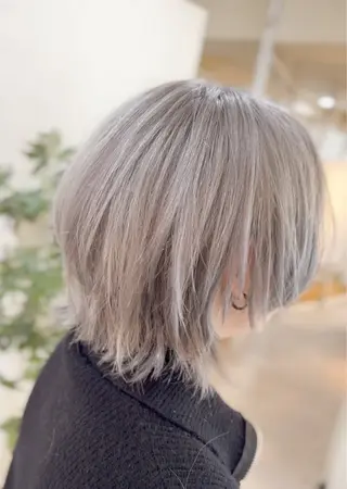 ショート 飯星慧斗 /ブリーチ、縮毛矯正のヘアスタイル