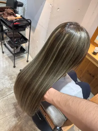 ロング カラー 透明感カラー 大浦偉央のヘアスタイル