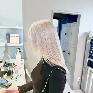 セミロング カラー 🪄池袋ハイトーン 🪄ブリーチカラーのヘアスタイル