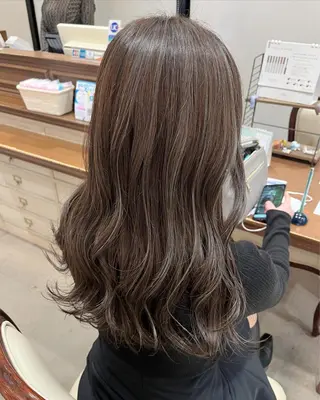 セミロング カラー サソウ ユリエ🥥のヘアスタイル