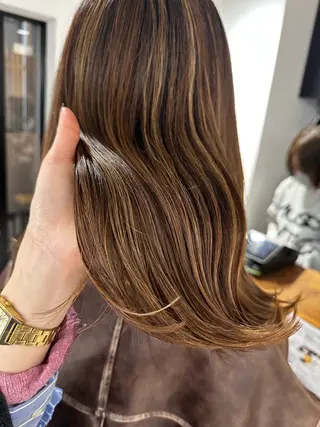 ミディアム カラー パーマ ヘアアレンジ メンズ キッズ 骨格レイヤーカット 🌿美髪縮毛矯正のヘアスタイル